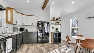 Maison, plusieurs lits, patio, vue montagne (Byrd 2 Green Mountain Getaway) | Cuisine privée