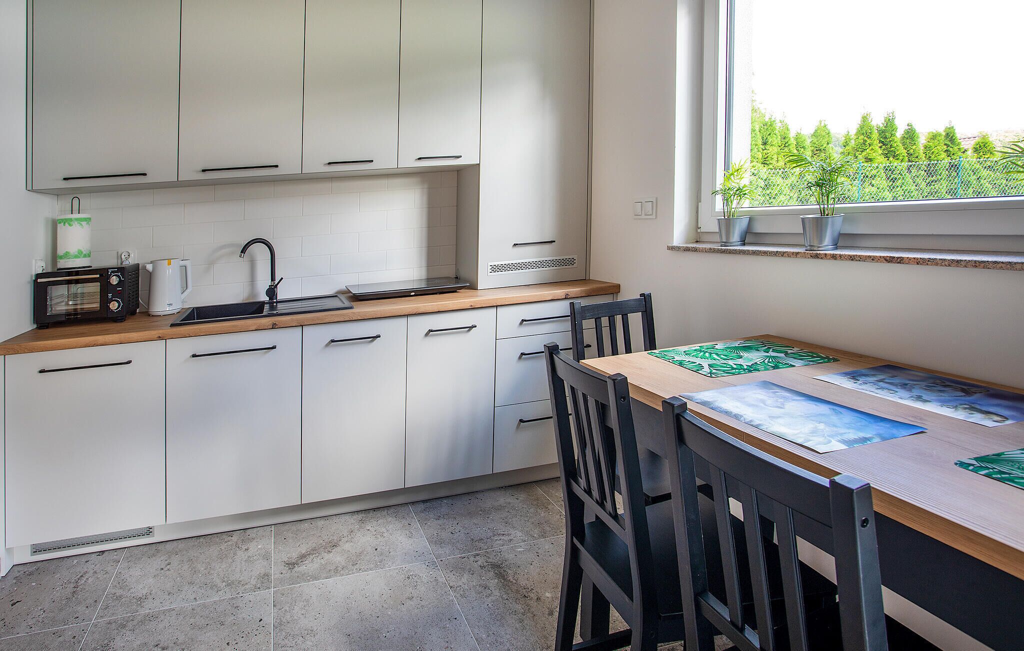 Fridge, stovetop, dishwasher, coffee/tea maker