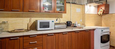 Fridge, oven, stovetop