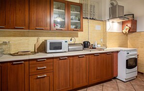 Frigorifero, forno, piano cottura