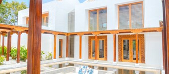 Spacious 5-bedroom luxury villa with pool, golf view & Steps from the beach.