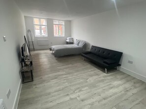 1 bedroom, iron/ironing board, free WiFi, bed sheets - Studio Near Heathrow & Tube | Hounslow High Street (Hounslow)
