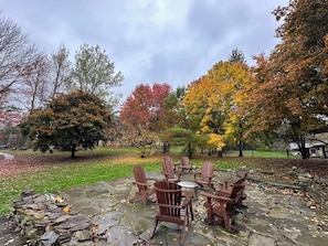 Terrace/patio - Toad Hall 1820s Historic Estate (Fly Creek)