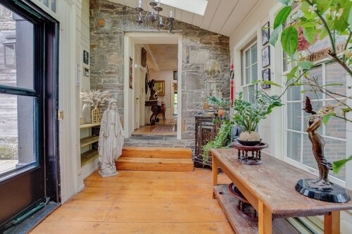 Toad Hall 1820s Historic Estate