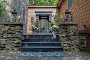 Exterior detail - Toad Hall 1820s Historic Estate (Fly Creek)