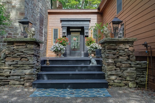 Toad Hall 1820s Historic Estate