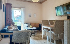 TV - 2 bedroom awesome home in Højer (Højer)