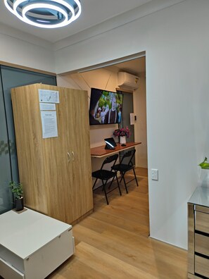Interior - Easy Privacy Modern Stay with Ensite (Jamboree Heights)