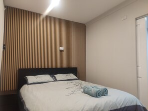 1 chambre, fer et planche à repasser, Wi-Fi gratuit, draps fournis