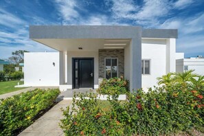 Exterior - Slow Mornings • Long Pool • Endless Ease (Casa Linda)
