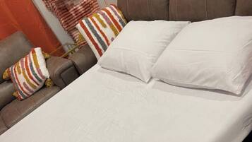 3 sovrum, strykjÀrn/strykbrÀda, internet och sÀngklÀder