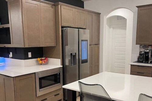 Spacious Modern Snuggle