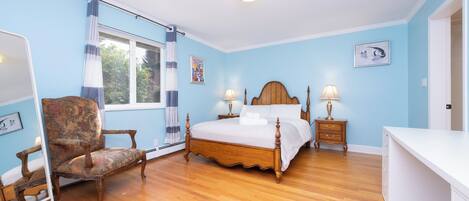 5 bedrooms, desk, iron/ironing board, free WiFi