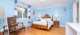 Spacious 5BR w/ Pool & 5 Baths – Surrey Retreat