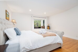 5 bedrooms, desk, iron/ironing board, free WiFi