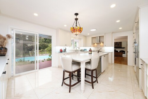 White Rock Luxury Retreat 5BR Surrey Home w/ Pool