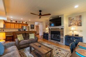 Smart TV, fireplace