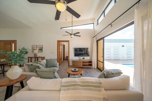 Living area - 3 King Suites • Private Pool • 1141 (Casa Linda)