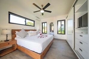 3 bedrooms, iron/ironing board, internet, bed sheets - 3 King Suites • Private Pool • 1141 (Casa Linda)