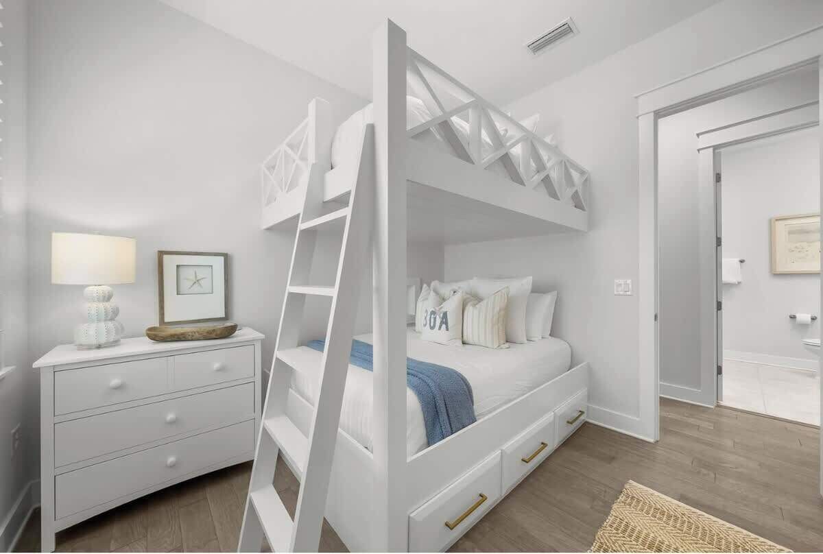 3 chambres, fer et planche à repasser, lit de bébé portatif