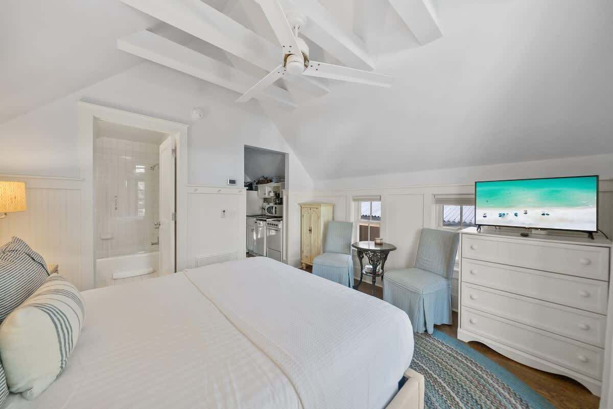 4 bedrooms, iron/ironing board, travel crib, free WiFi