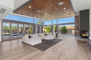 Smart TV, fireplace, stereo