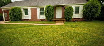 3-bedroom chalet in charming Little Rock with AC
