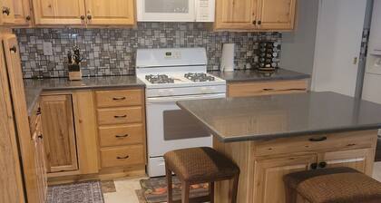 Mountain Vista, Cozy Home, 5 minutes to attractions
