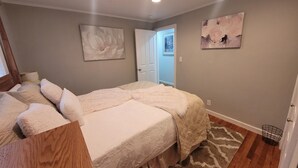 4 Schlafzimmer, Schreibtisch, Bügeleisen/Bügelbrett, kostenloses WLAN