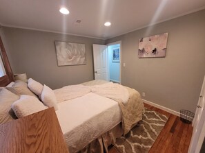 4 bedrooms, desk, iron/ironing board, free WiFi