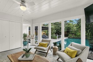 Living area - Pool House Oasis - Home for 6 (Tampa)
