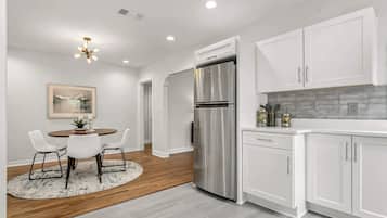 House, Multiple Beds, Pool Access, Pool View (Pool House Oasis) | Private kitchen | Fridge, microwave, oven, stovetop