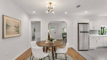 House, Multiple Beds, Pool Access, Pool View (Pool House Oasis) | Dining