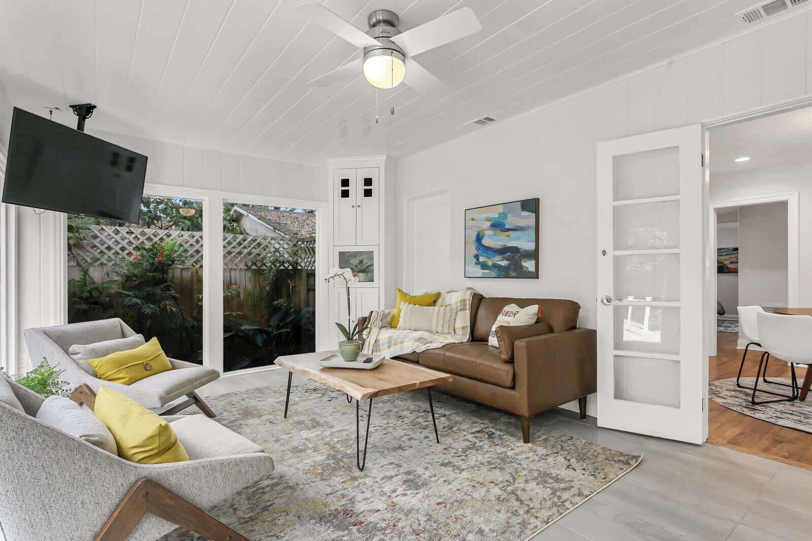 House, Multiple Beds, Pool Access, Pool View (Pool House Oasis) | Living area | 42-inch flat-screen TV with digital channels