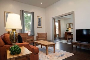 House, Multiple Beds, Patio, Garden View (Division Ave East Lake Update) | Living area