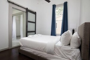 House, Multiple Beds, Patio, Garden View (Division Ave East Lake Update) | 3 bedrooms, individually decorated, individually furnished, bed sheets