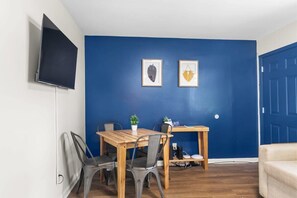 House, 1 King Bed with Sofa bed, Patio, Garden View (12th Ave The Bricks - Unit 5) | Dining
