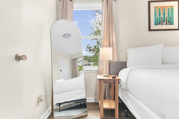 Casa, 1 cama King size y sofá cama, patio, vista al jardín (12th Ave The Bricks - Unit 5) | 1 habitación, decoración personalizada y muebles diferentes 