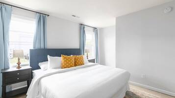 House, Multiple Beds, Patio, Garden View (37th Street Bungalow)