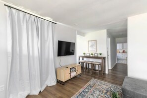 Ferienhaus, Mehrere Betten, Terrasse, Gartenblick (37th Street Bungalow) | Innenbereich