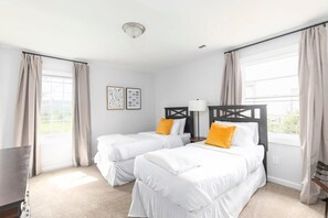 Nhà, nhiều giường, sân hiên, quang cảnh vườn (37th Street Bungalow) | 4 phòng ngủ, truy cập Internet không dây miễn phí