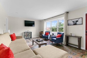 House, Multiple Beds, Patio, Garden View (Dugan Ave Dugout - Unit A) | Living area - Dugan Ave Dugout - Unit A (Birmingham)