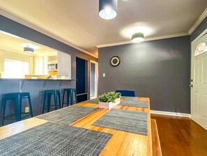 House, Multiple Beds, Patio, Garden View (Cardinal Aerie) | Dining