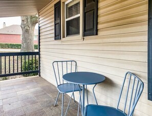 House, Multiple Beds, Patio, Garden View (Cardinal Aerie) | Outdoor dining