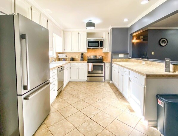House, Multiple Beds, Patio, Garden View (Cardinal Aerie) | Private kitchen | Fridge, microwave, oven, stovetop