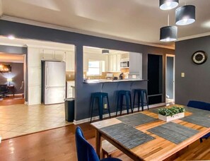 House, Multiple Beds, Patio, Garden View (Cardinal Aerie) | Dining