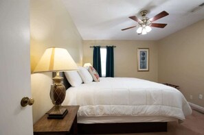 House, Multiple Beds, Pool Access, Pool View (Monterey Drive Maison)