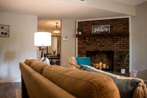 House, Multiple Beds, Patio, Garden View (Oak Glen Huntsville Rambler Retreat) | Living area