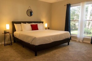 ハウス ベッド (複数台) パティオ ガーデンビュー (Oak Glen Huntsville Rambler Retreat) | 部屋からの景観