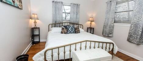 ハウス ベッド (複数台) パティオ ガーデンビュー (Rose Drive Brickstone 8) | 3 室のベッドルーム、客室ごとに異なる装飾、客室ごとに異なるインテリア、WiFi (無料)